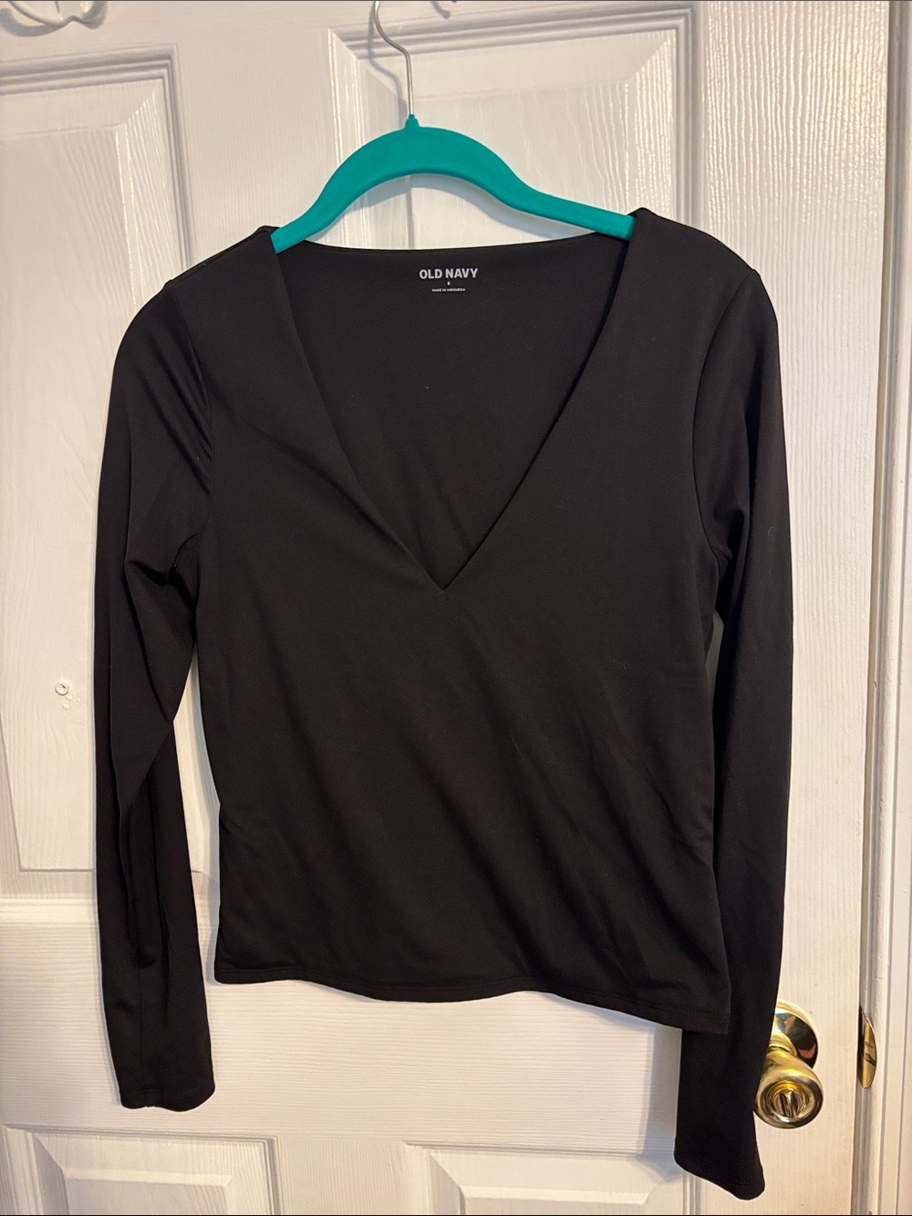 Old Navy Black V-Neck Long Sleeve Tee